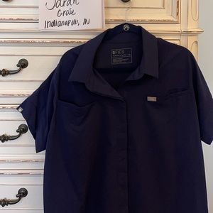 XL collared scrub top